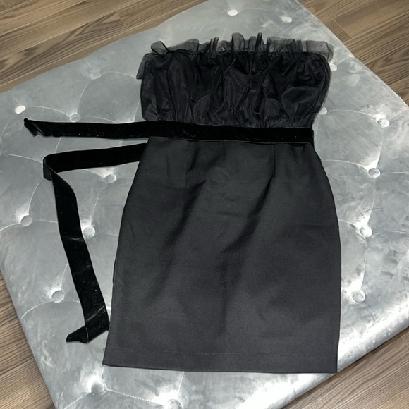 Black mini dress - Picture 2 of 4